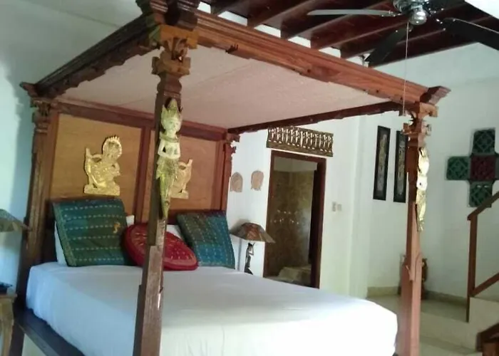 Pensión Topok House