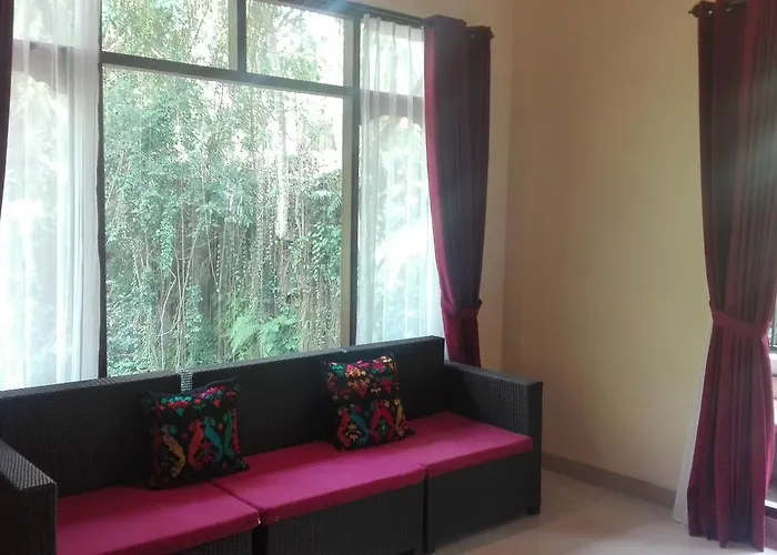 Pensión Topok House